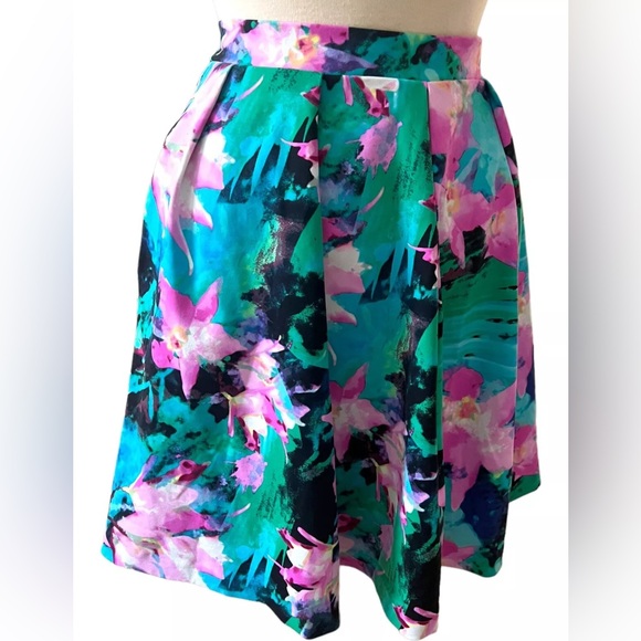 Cynthia Rowley Sz MD Pleated Pockets Skirt Floral Watercolor Girly Blue Pink EUC - Picture 3 of 7
